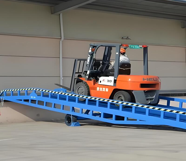 昌化镇移动式卸货平台（叉车用）